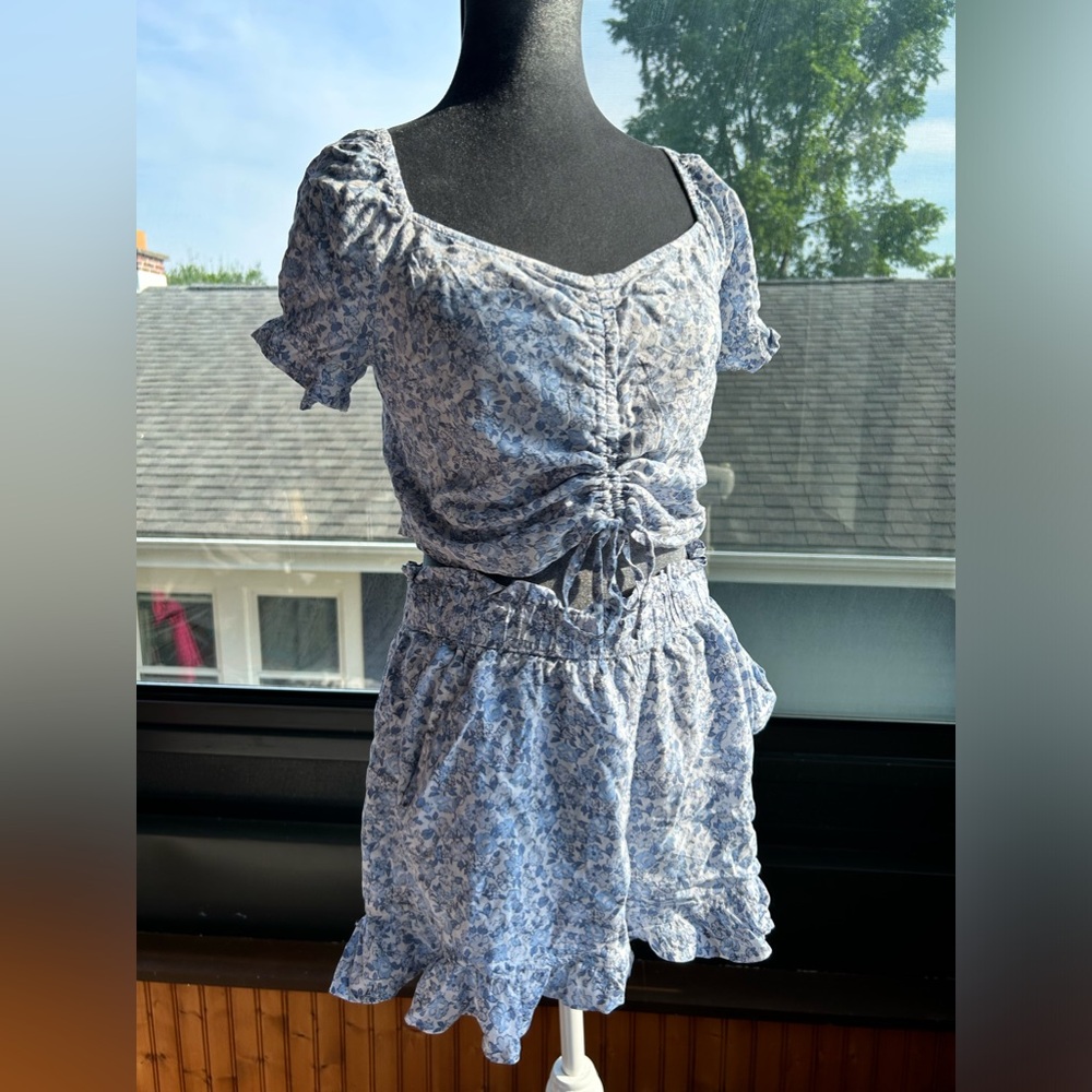Hollister Crop Top High Rise Ruffle Shorts Blue Floral Set Womens Medium Boho
